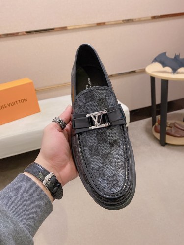 ルイヴィトン靴コピー 大人気2023新品 Louis Vuitton メンズ スニーカー