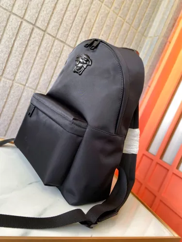 定番人気！ 2024 ヴェルサーチェ 新作バックパックスーパーコピー