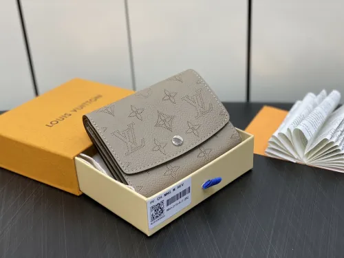 注目度抜群！ルイヴィトン レディース 折り財布 コピー M62542