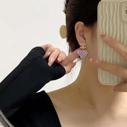 目を惹くカラー シャネル ピアス 偽物