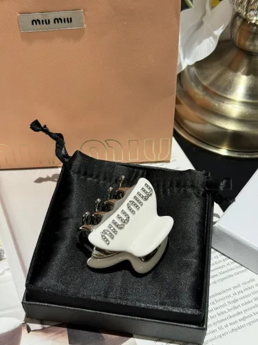 入手困難品！ミュウミュウ バンスクリップ コピー