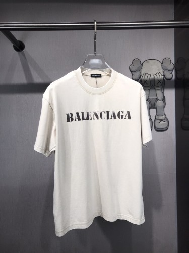 世界中で大人気♪ 2024 バレンシアガ 新作 半袖Tシャツ 偽物