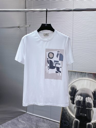 世界中で大人気♪ 2024 ヴェルサーチェ 新作 半袖Tシャツ 偽物 2色