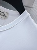 世界中で大人気♪ 2024 ヴェルサーチェ 新作 半袖Tシャツ 偽物 2色
