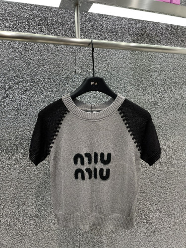 注目アイテム☆ 2024 ミュウミュウ 新作 半袖Tシャツ スーパーコピー 3色