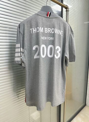 完売前に！2024 トム·ブラウン 新作 半袖Tシャツ 偽物