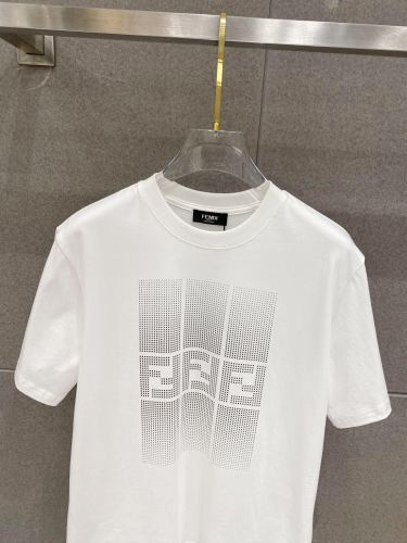 使い勝手良 2024 フェンディ 新作 半袖Tシャツ スーパーコピー