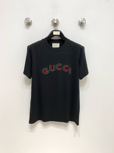 定番人気！2025 グッチ 新作 半袖Tシャツ 偽物