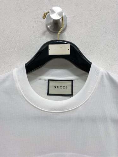 使い勝手良し 2025 グッチ 新作 半袖Tシャツ 偽物