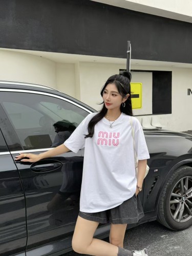 超希少！2025 ミュウミュウ 新作 半袖Tシャツ 偽物