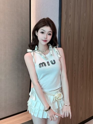 世界中で大人気♪ 2025 ミュウミュウ 新作 チョッキ着 偽物    2色