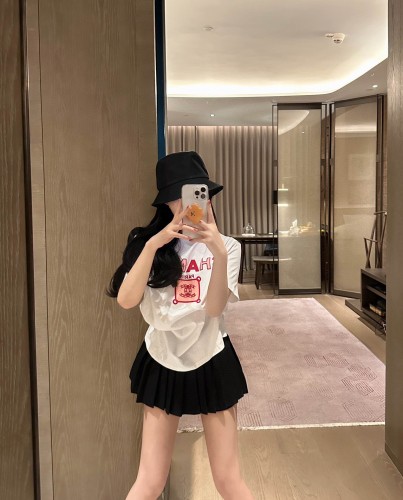 入手困難！2025 シャネル 新作 半袖Tシャツ 偽物