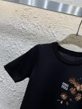 希少♪限定 2025 ミュウミュウ 新作 半袖Tシャツ 偽物 2色
