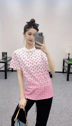 高品質♪♪♪ 2025 ルイヴィトン 新作 半袖Tシャツ スーパーコピー