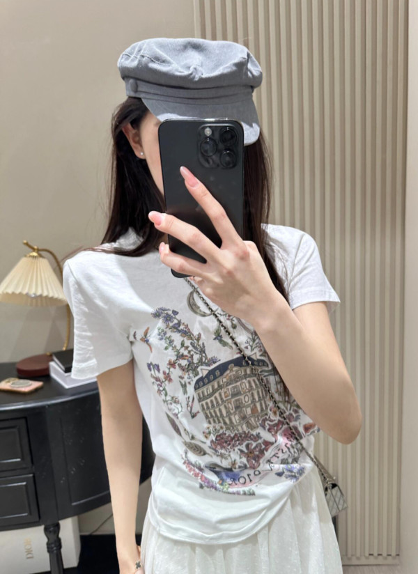 世界中で大人気♪ 2025 ディオール 新作 半袖Tシャツ 偽物