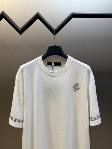 注目度抜群！2025 ルイヴィトン 新作 半袖Tシャツ 偽物