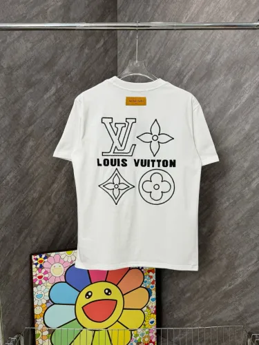 送料込 2025 ルイヴィトン 新作 半袖Tシャツ 偽物 2色