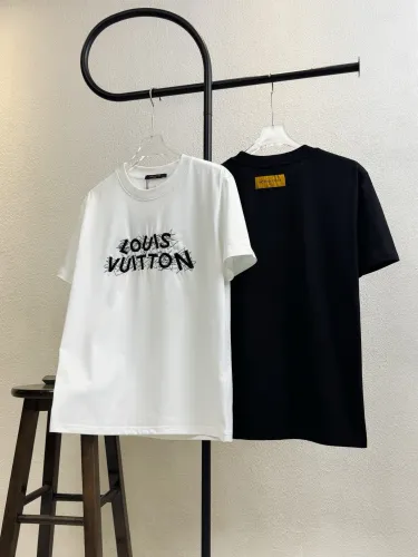 送料込 2025 ルイヴィトン 新作 半袖Tシャツ スーパーコピー 2色