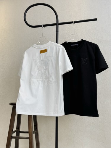 完売必至 2025 ルイヴィトン 新作 半袖Tシャツ スーパーコピー 2色