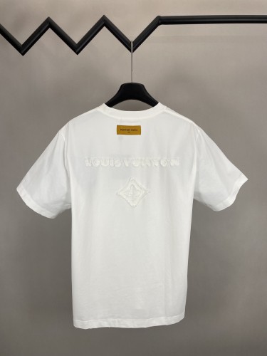 注目アイテム☆ 2025 ルイヴィトン 新作 半袖Tシャツ スーパーコピー