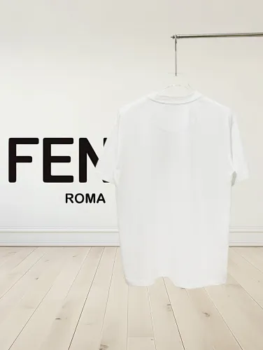 累積売上総額第１位！2025 フェンディ 新作 半袖Tシャツ コピー