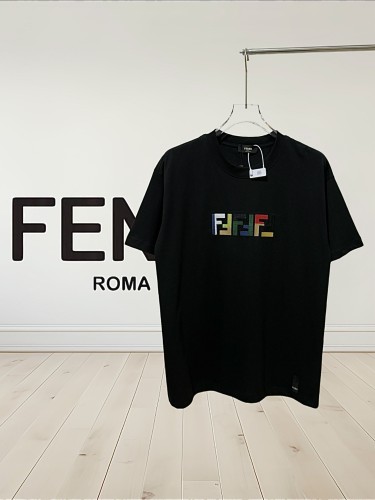 絶対欲しい！2025 フェンディ 新作 半袖Tシャツ スーパーコピー