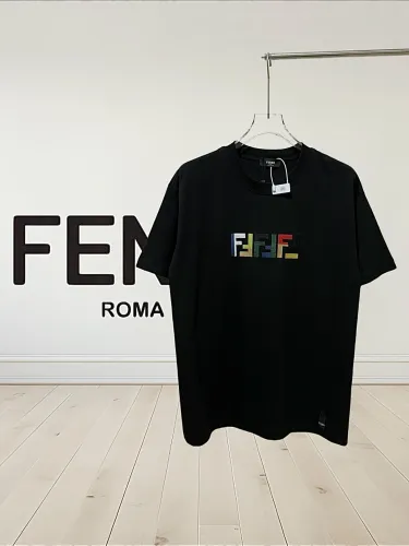 絶対欲しい！2025 フェンディ 新作 半袖Tシャツ スーパーコピー