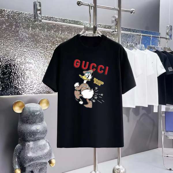 注目度抜群！2025 グッチ 新作 半袖Tシャツ 偽物
