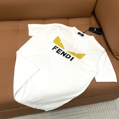 肌触り最高な 2025 フェンディ 新作 半袖Tシャツ コピー