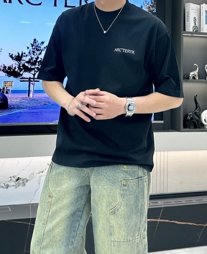 争奪戦 2025 アークテリクス 新作 半袖Tシャツ 偽物