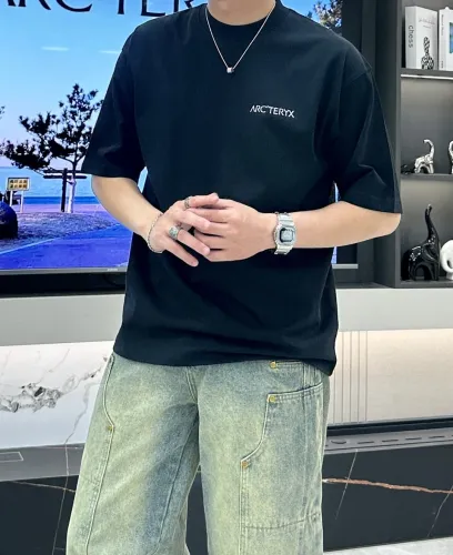 争奪戦 2025 アークテリクス 新作 半袖Tシャツ 偽物