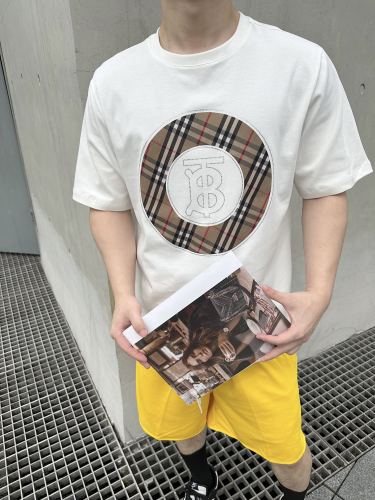 送料込 2025 バーバリー 新作 半袖Tシャツ スーパーコピー