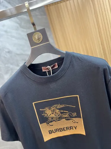 目を惹くカラー 2025 バーバリー 新作 半袖Tシャツ スーパーコピー