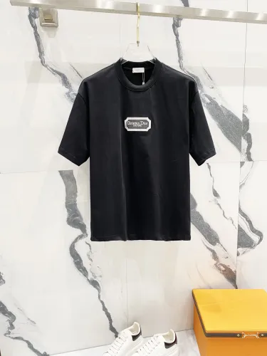 注目アイテム♡ 2025 ディオール 新作 半袖Tシャツ 偽物