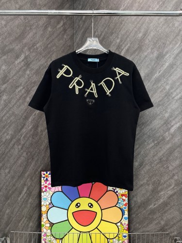 ☆超人気☆ 2025 プラダ 新作 半袖Tシャツ 偽物  2色