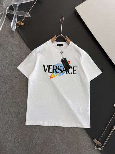 人気No1 2025 ヴェルサーチェ 新作 半袖Tシャツ 偽物