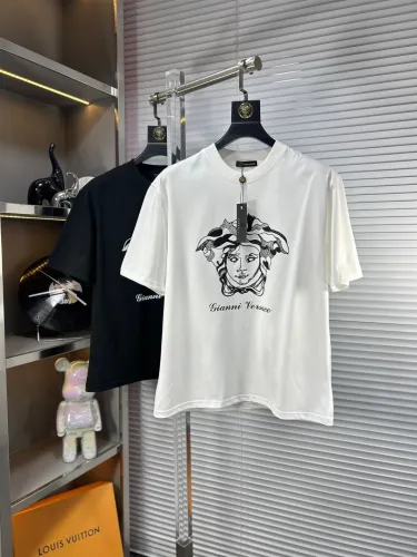 売上総額１位！2025 ヴェルサーチェ 新作 半袖Tシャツ 偽物