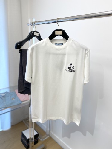 使い勝手良 2025 プラダ 新作 半袖Tシャツ コピー