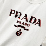 争奪戦 2025 プラダ 新作 半袖Tシャツ 偽物
