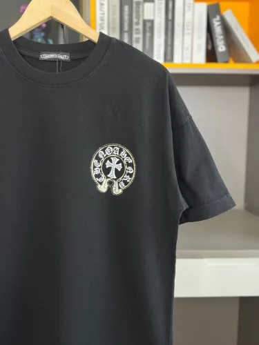 使い勝手良 2025 クロムハーツ 新作 半袖Tシャツ 偽物