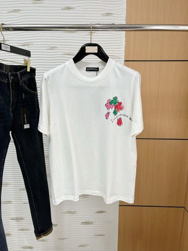 注目度抜群！2025 クロムハーツ 新作 半袖Tシャツ 偽物