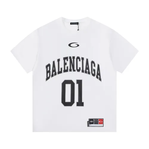 絶対欲しい！2025 バレンシアガ 新作 半袖Tシャツ スーパーコピー
