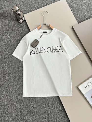 使い勝手良し 2025 バレンシアガ 新作 半袖Tシャツ コピー