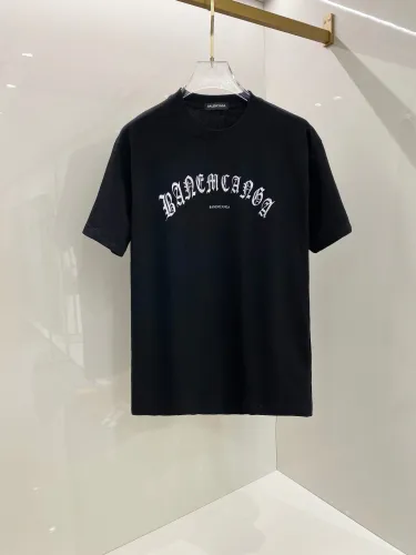 入手困難！2025 バレンシアガ 新作 半袖Tシャツ 偽物