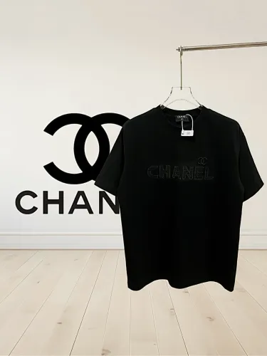 世界中で大人気♪ 2025 シャネル 新作 半袖Tシャツ 偽物