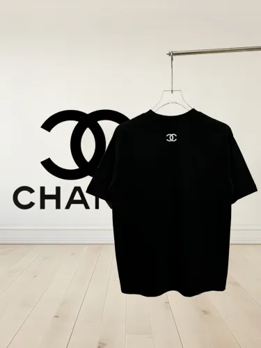 世界中で大人気♪ 2025 シャネル 新作 半袖Tシャツ 偽物