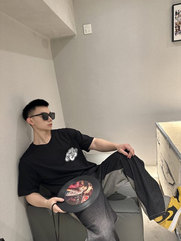 肌触り最高な 2025 シャネル 新作 半袖Tシャツ 偽物