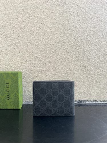 お洒落 グッチ メンズ 折り財布 コピー A768243