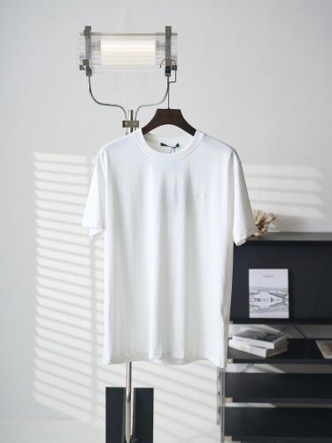 日本未入荷 2026 ルイヴィトン 新作 半袖Tシャツ スーパーコピー