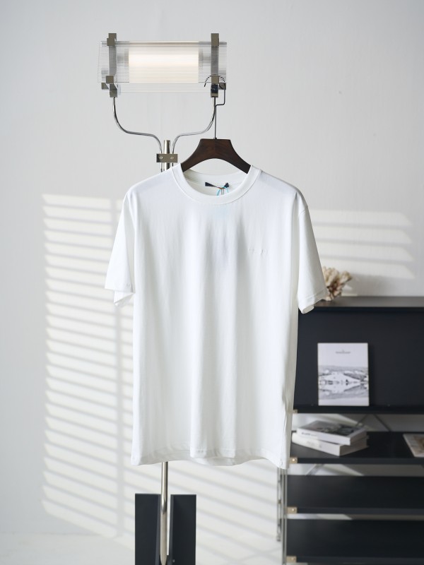 日本未入荷 2026 ルイヴィトン 新作 半袖Tシャツ スーパーコピー